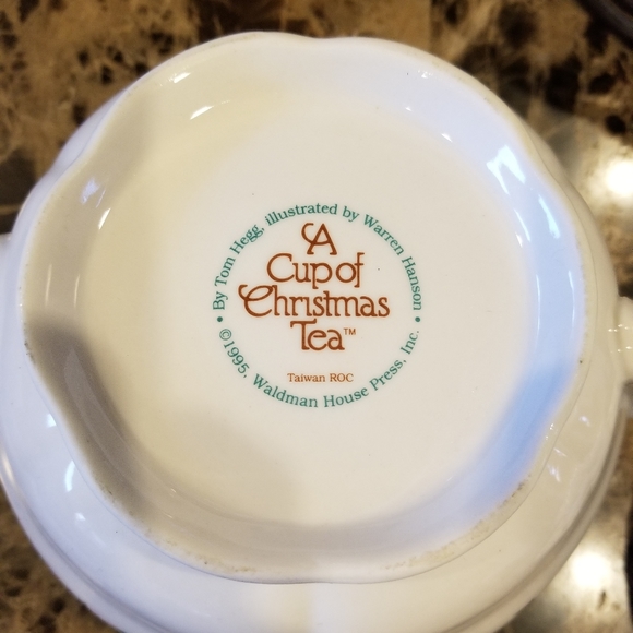 A Christmas Cup of Tea Book & Teapot Cup/Saucer - Picture 4 of 13